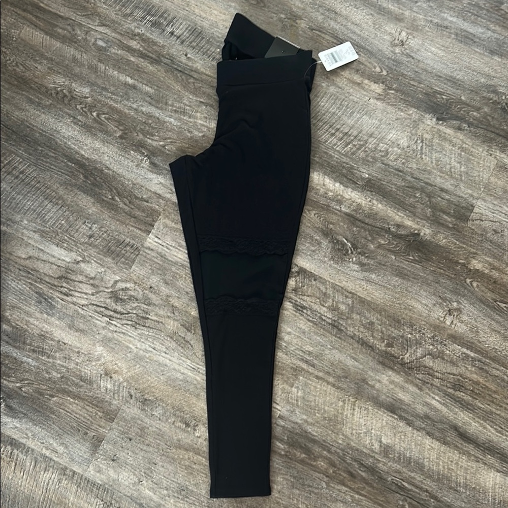 Torrid Black Leggings Ankle Length Lace Knee Size 1
